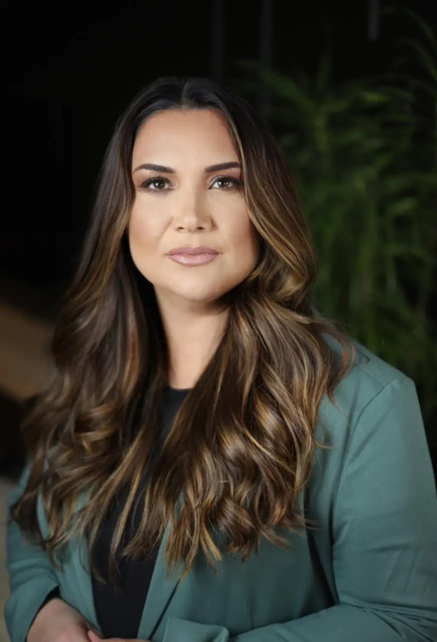 Cássia Bispo, cabeleireira e colorista artista em Tatuí
