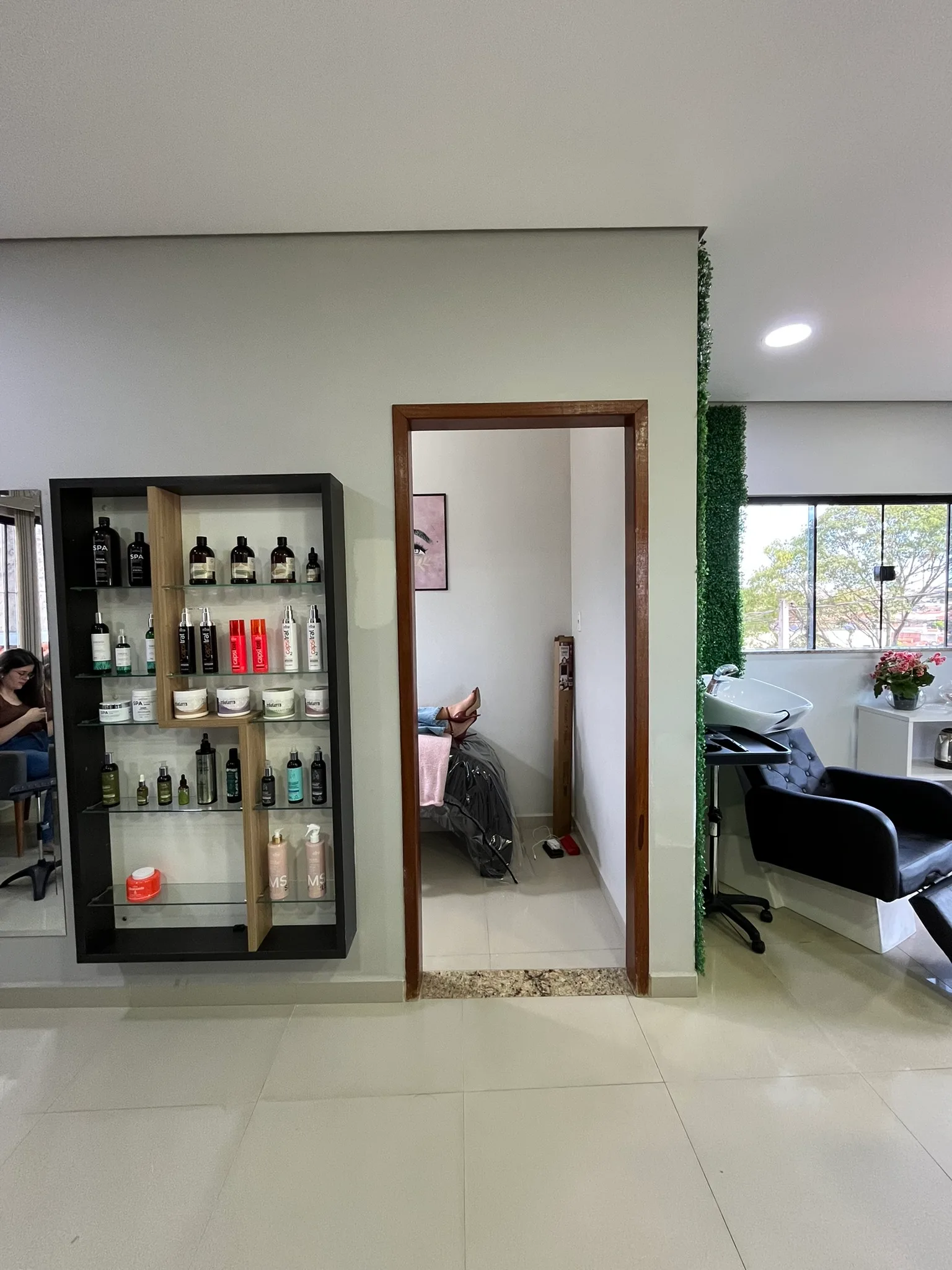 Interior do salão Cassia Bispo Beauty (imagem 13 de 19)
