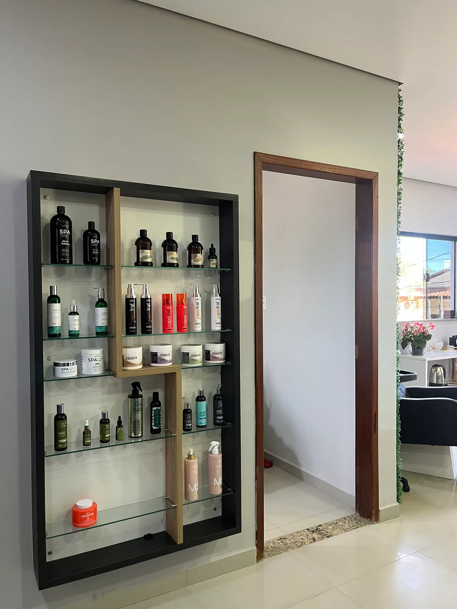 Interior do salão Cassia Bispo Beauty (imagem 16 de 19)