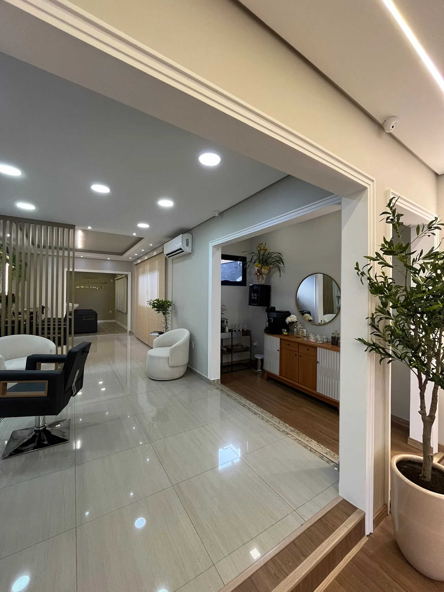 Interior do salão Cassia Bispo Beauty (imagem 2 de 19)